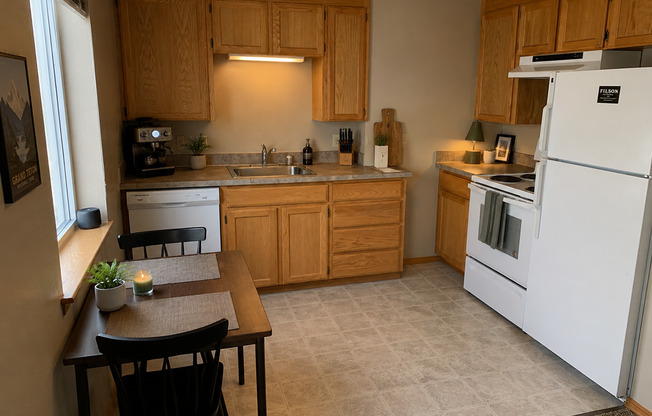 2 beds, 1 bath, $1,125, Unit 05