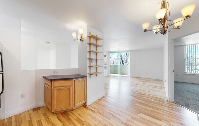 2 beds, 2 baths, 873 sqft, $1,810, Unit 601 W 11th Ave