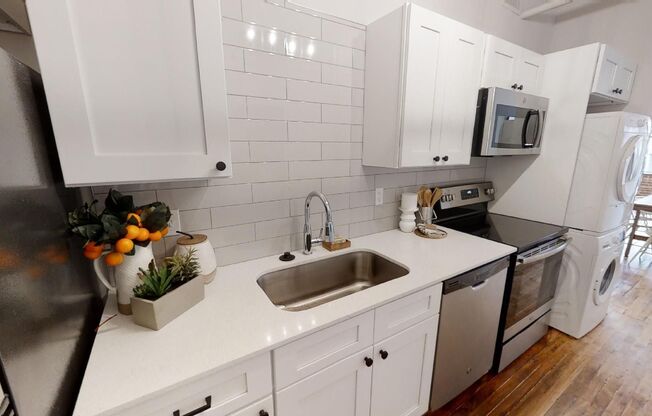 Studio, 1 bath, 806 sqft, $1,350, Unit 206