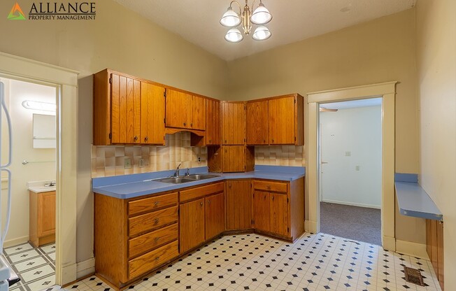 3 beds, 1 bath, 1,198 sqft, $1,100, Unit 621