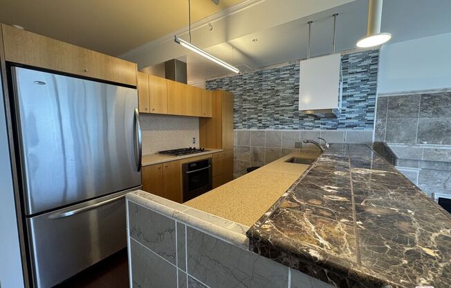 1 bed, 1 bath, 840 sqft, $2,600, Unit 910