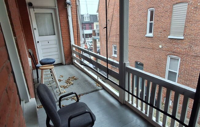 1 bed, 1 bath, $950, Unit Unit 2