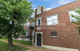 4905 WINONA AVE