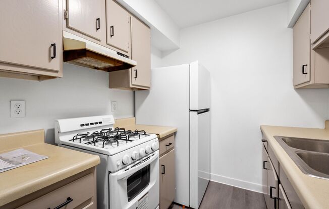 2 beds, 1 bath, 700 sqft, $999, Unit #314