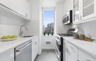 1 bed, 1.5 baths, 828 sqft, $5,500, Unit 16G