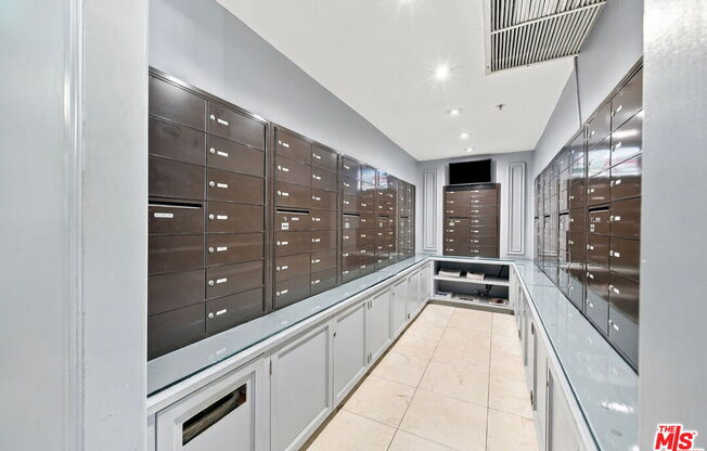 1 bed, 1.5 baths, 1,139 sqft, $3,600, Unit 407