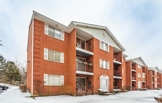 489 LESLIE CT