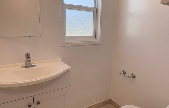 2 beds, 1 bath, $2,850, Unit 1505-F