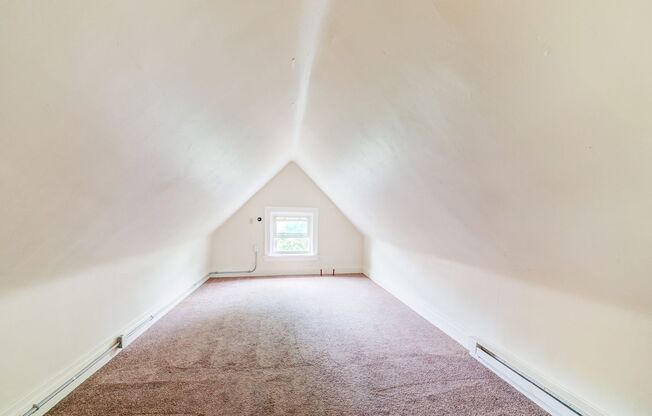 5 beds, 1.5 baths, $1,899, Unit Mt Washington
