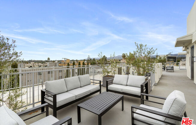 2 beds, 2 baths, $4,890, Unit 202