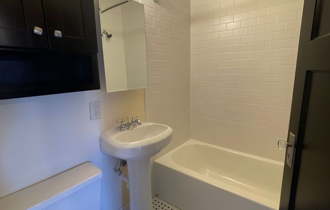Studio, 1 bath, 370 sqft, $1,050, Unit A-38