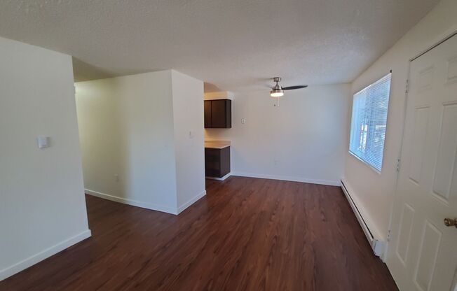 2 beds, 1 bath, 850 sqft, $1,398, Unit D