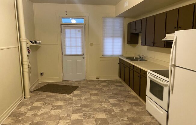 3 beds, 1 bath, $1,350