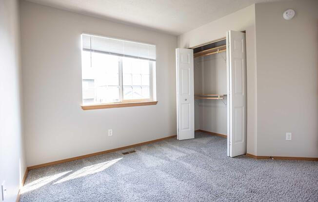 3 beds, 2.5 baths, 1,271 sqft, $1,570