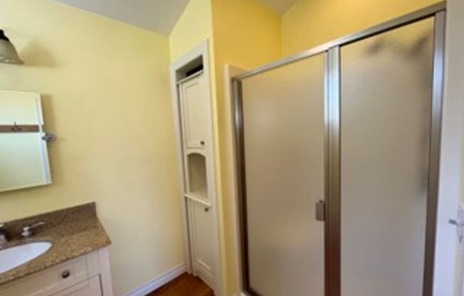 Cozy 1 Bed 1 Bath Apartment with Private Garage in SeaTac