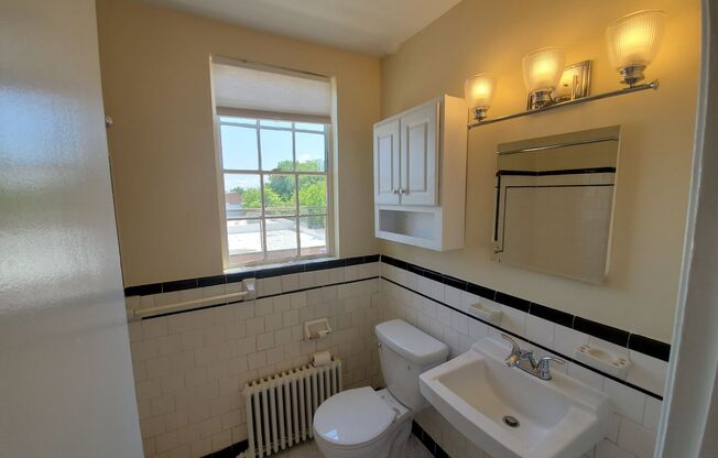 2 beds, 1 bath, 900 sqft, $2,700, Unit Alexandria Apartment Associates LLC-ALAPTS-MV012