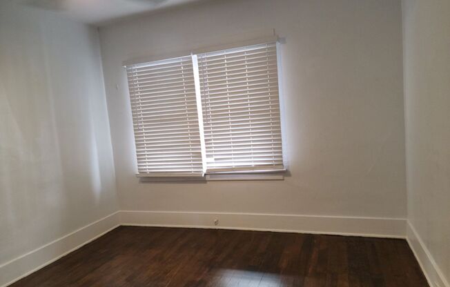 3 beds, 1 bath, 900 sqft, $2,995