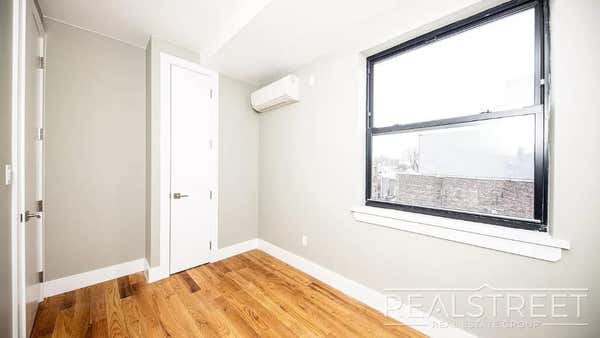 1526 PARK PL
