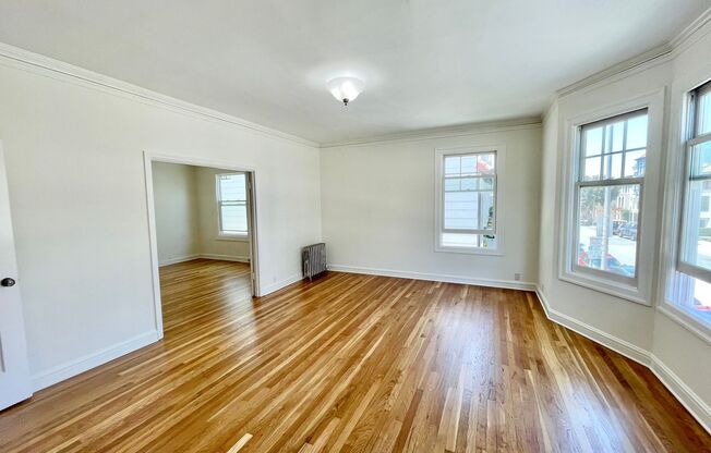HUGE 2 Bed/1 Bath Marina Gem! Laundry! Progressive!