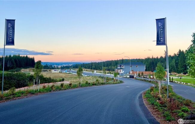 Modern 4-Bedroom Home with Bonus Room & Luxury Primary Suite in Sinclair Ridge