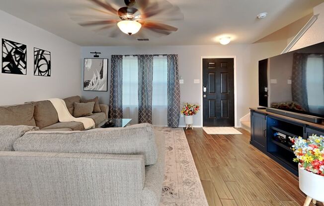 $500 off FIRST FULL MONTH RENT WITH MOVE IN ON OR BECORE 5/15/2025!
