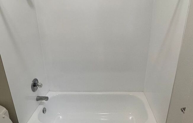 Studio, 1 bath, 400 sqft, $850, Unit 414