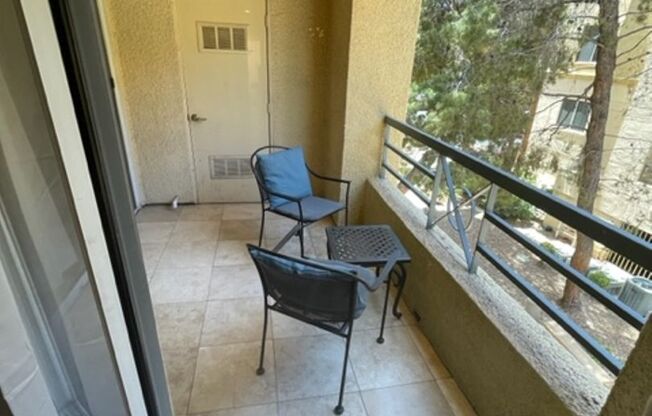2 beds, 2 baths, $2,195, Unit 213
