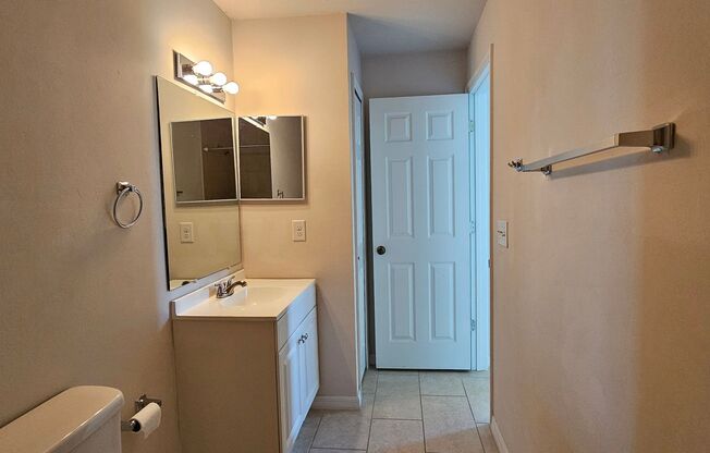 Spacious 3-Bedroom, 2-Bath Duplex in Cape Coral