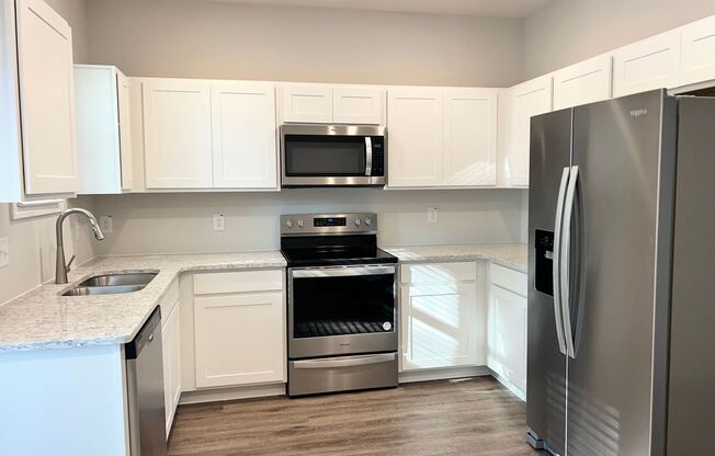 *MOVE IN SPECIAL* $500 OFF FIRST FULL MONTH* 2 Bedroom Townhome in Smithfield!