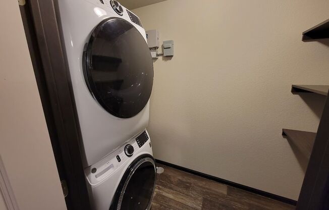1 bed, 1 bath, 920 sqft, $1,195, Unit 2076-101 1B/1B