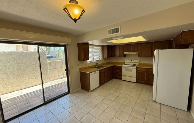 CHARMING 3 BED, 1.5 BATH IN FOUNTAIN HILLS!