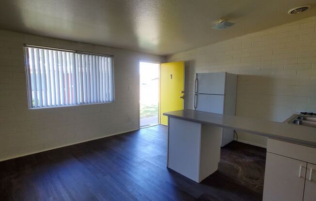 Studio, 1 bath, 320 sqft, $995, Unit 1