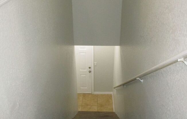 Beautiful condo on second floor in the Fountains at Metro West!