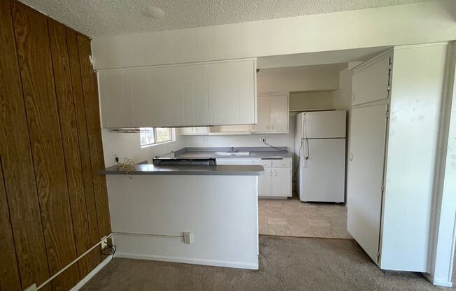 2 beds, 2 baths, $4,600, Unit B