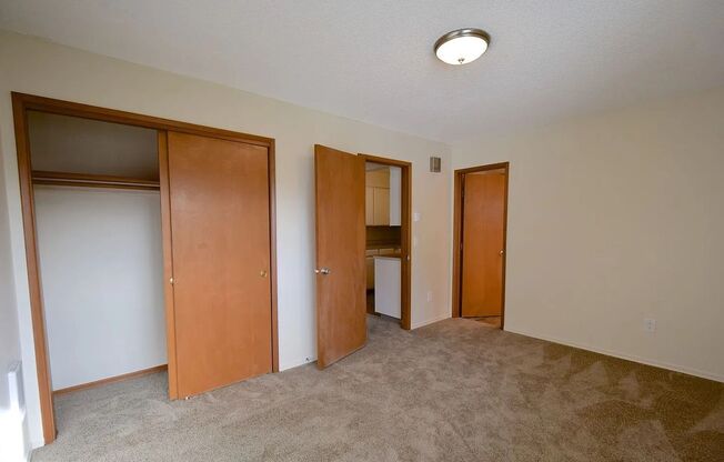 Close-in NE 24th Ave. Plex