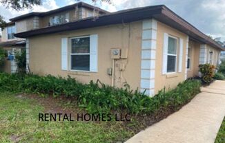 Two Bedroom and Two Bathroom Townhome Minutes Away from UCF