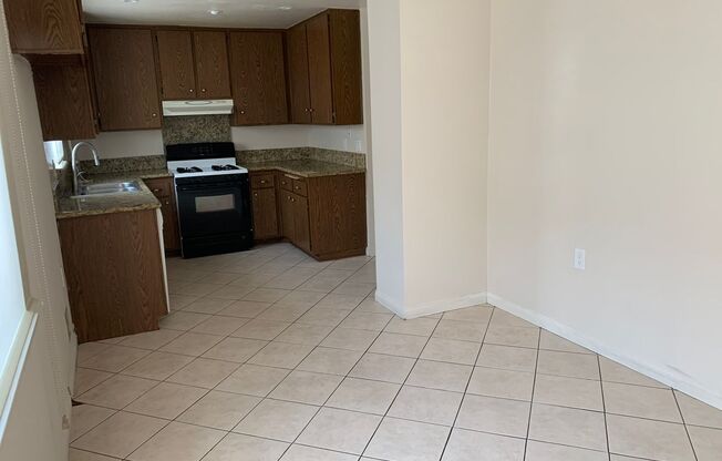LARGE 3 BEDROOM 1.5 BATH TOWNHOUSE STYLE