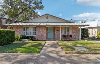 WHISPERING OAKS GARDEN HOME