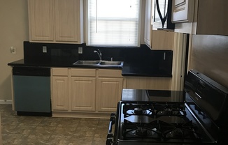 2 beds, 1 bath, $2,700