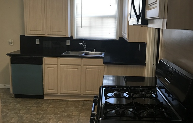 2 beds, 1 bath, $2,700