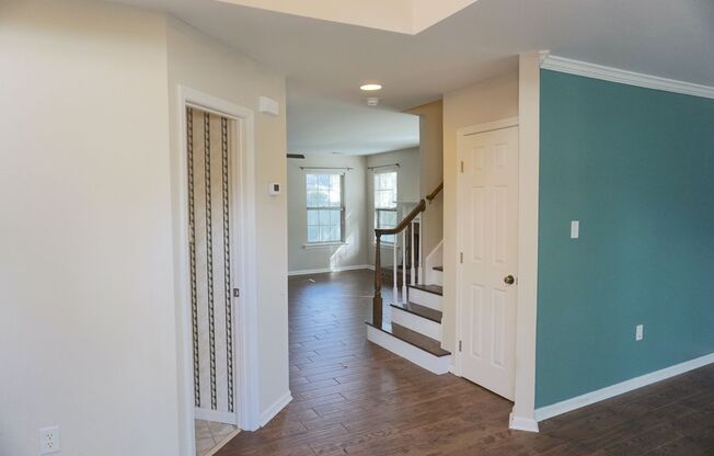 5 BED | 2.5 BATH | SINGLE FAMILY HOME | BONUS ROOM | 2 CAR GARAGE