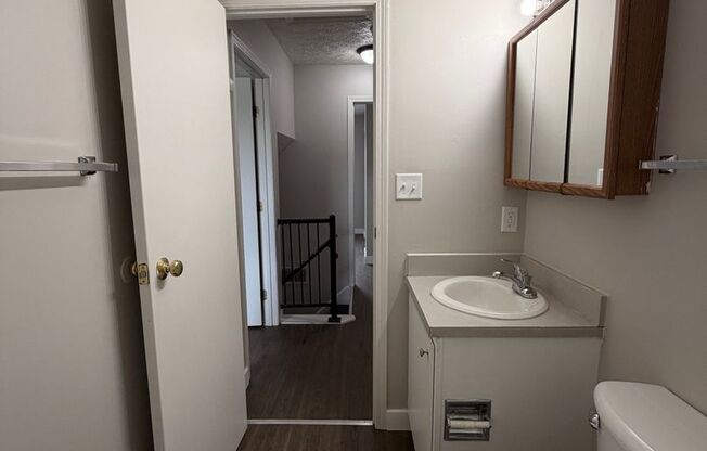 2 beds, 1 bath, 885 sqft, $1,150