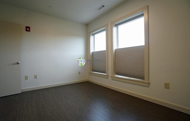 2 beds, 2 baths, 1,000 sqft, $4,220, Unit 301