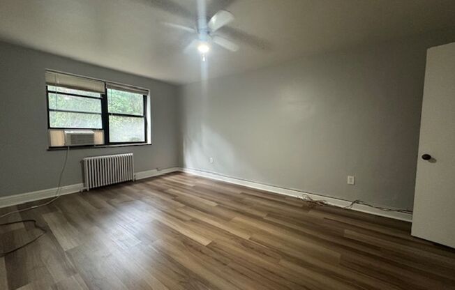 2 beds, 1 bath, 800 sqft, $1,999, Unit 6230 Fifth Ave. #223E