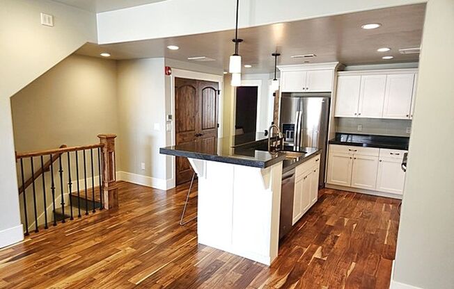 Well Appointed Townhome with Amenities