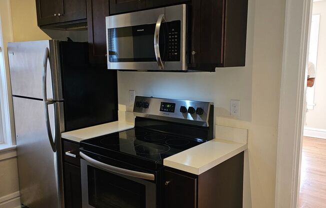 1 bed, 1 bath, 720 sqft, $800, Unit 2243 California 2N