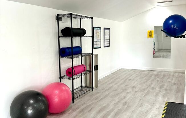 3 beds, 2 baths, 1,205 sqft, $2,275, Unit 061