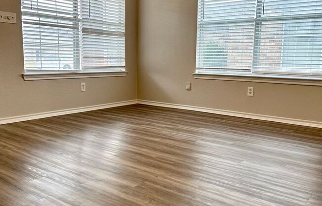 Spacious Duplex in Quiet Neighborhood