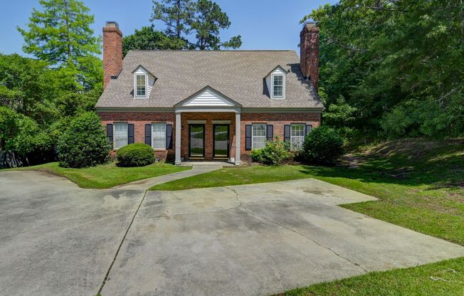 Renovated 2‑Bed End‑Unit Steps from Lexington Medical Center – Pets Welcome!