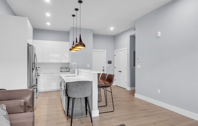 3 beds, 2 baths, 1,090 sqft, $5,250, Unit 318